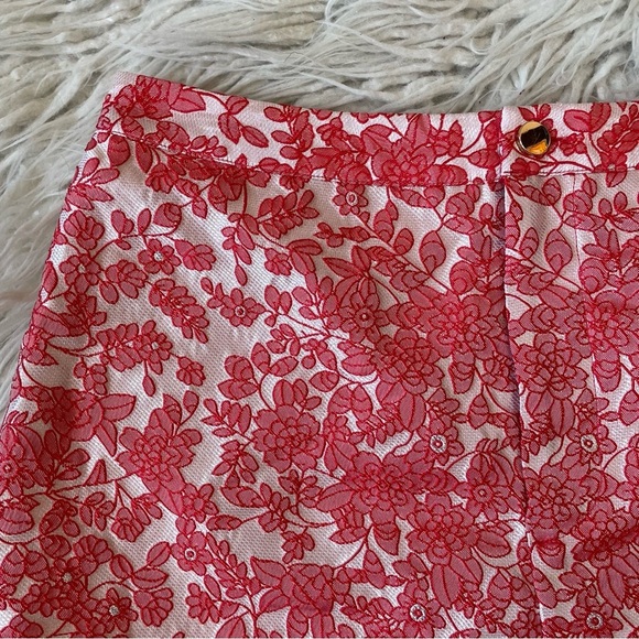Reformation Floral Lace Jacquard Red White High Waisted Shorts EUC Size 4 - Picture 3 of 6